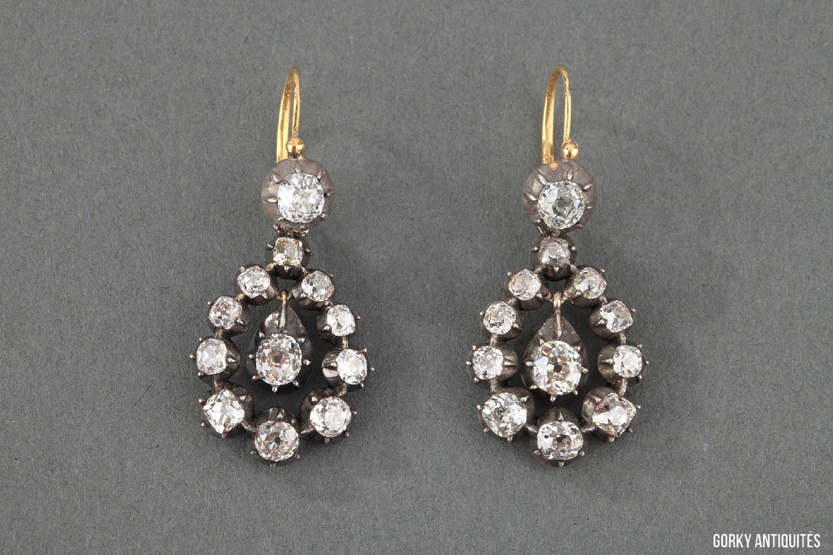 Poiray, Boucles d'oreilles clips en or jaune diamants Les Tourbillons - Bijoux Anciens Paris : E-shop de Bijoux Anciens & Vintage de luxe