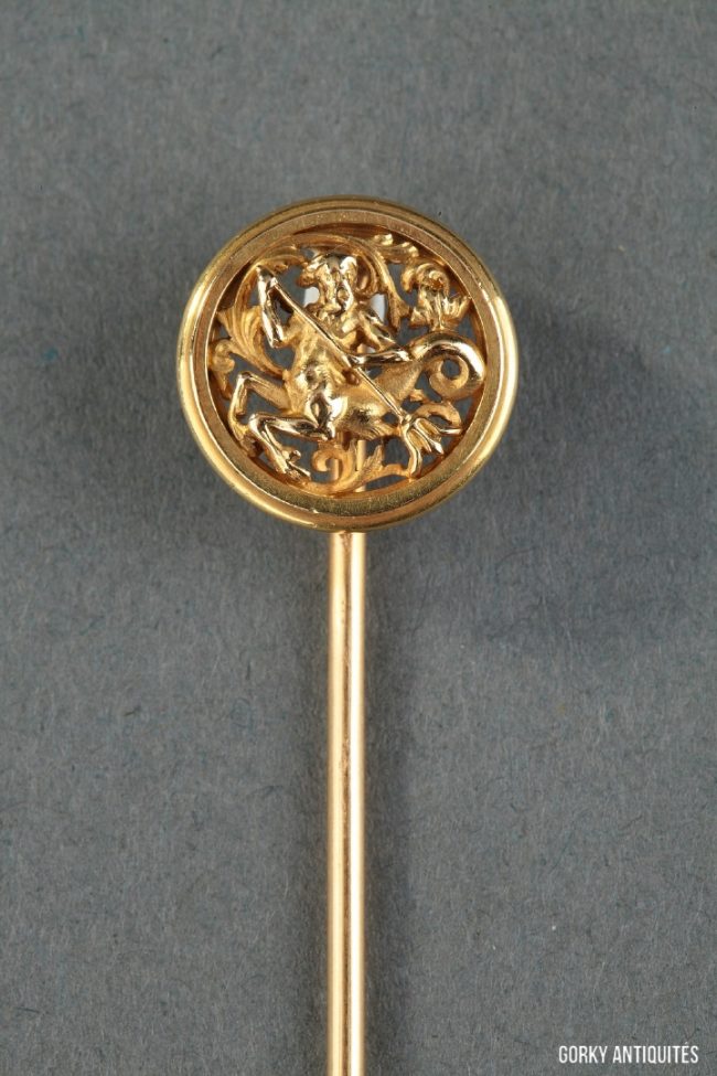 ANCIENNE ÉPINGLE À cravate en argent tête orné d'œil en rubis Art
