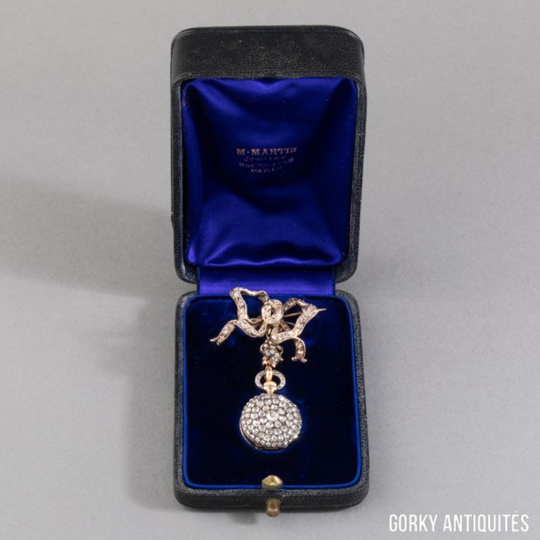 Broche signée Gerrys Mid Century en émail blanc, tourbillon pour bijoux fantaisie, VTG - France